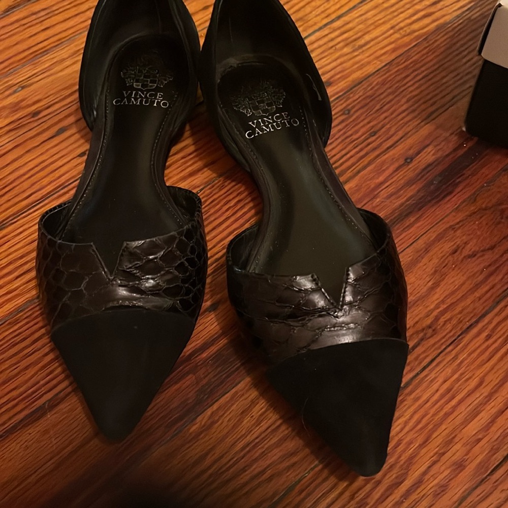 Vince Camuto women’s 7 1/2 black snake true suede shoes